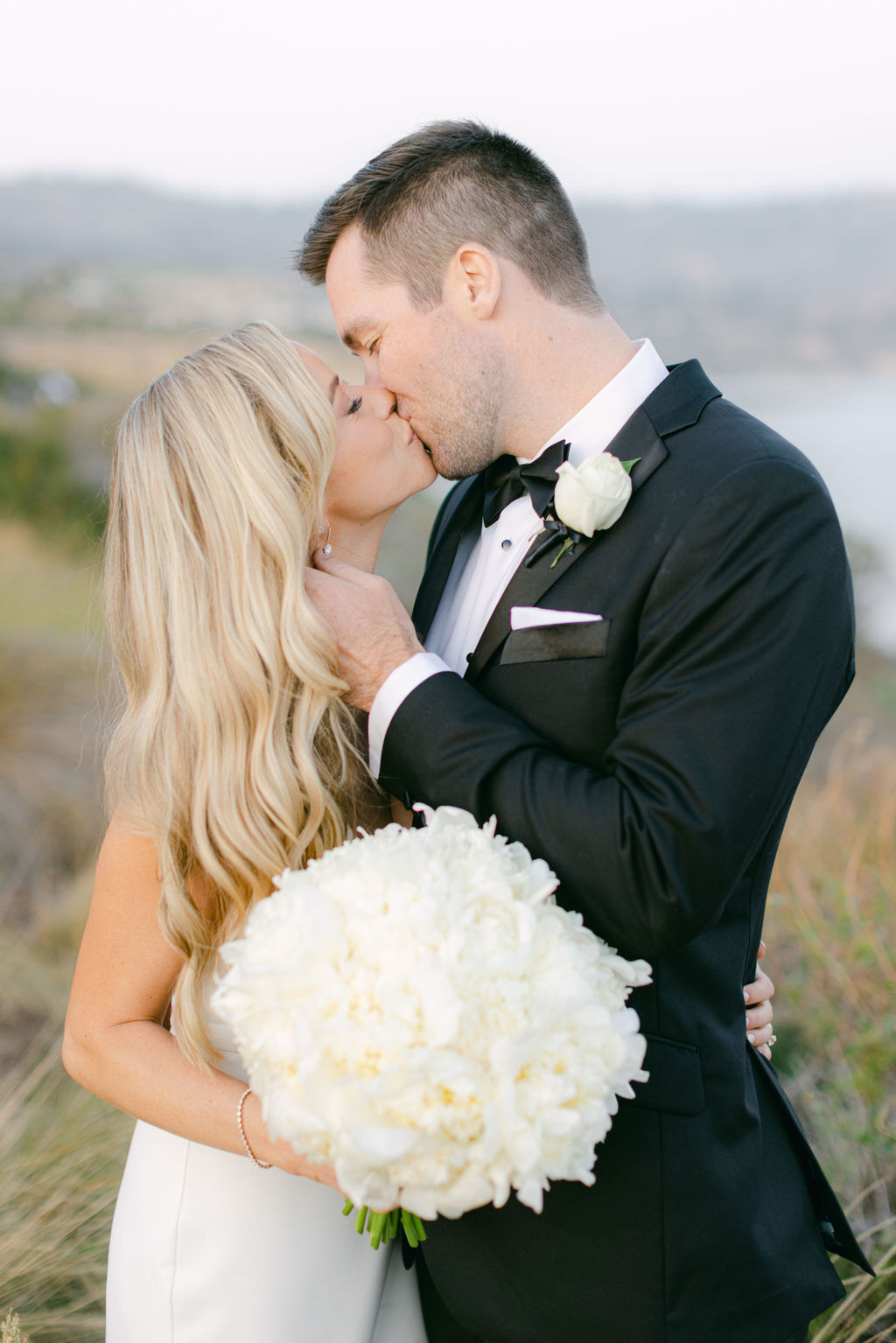 A kiss on the bluff at Terranea