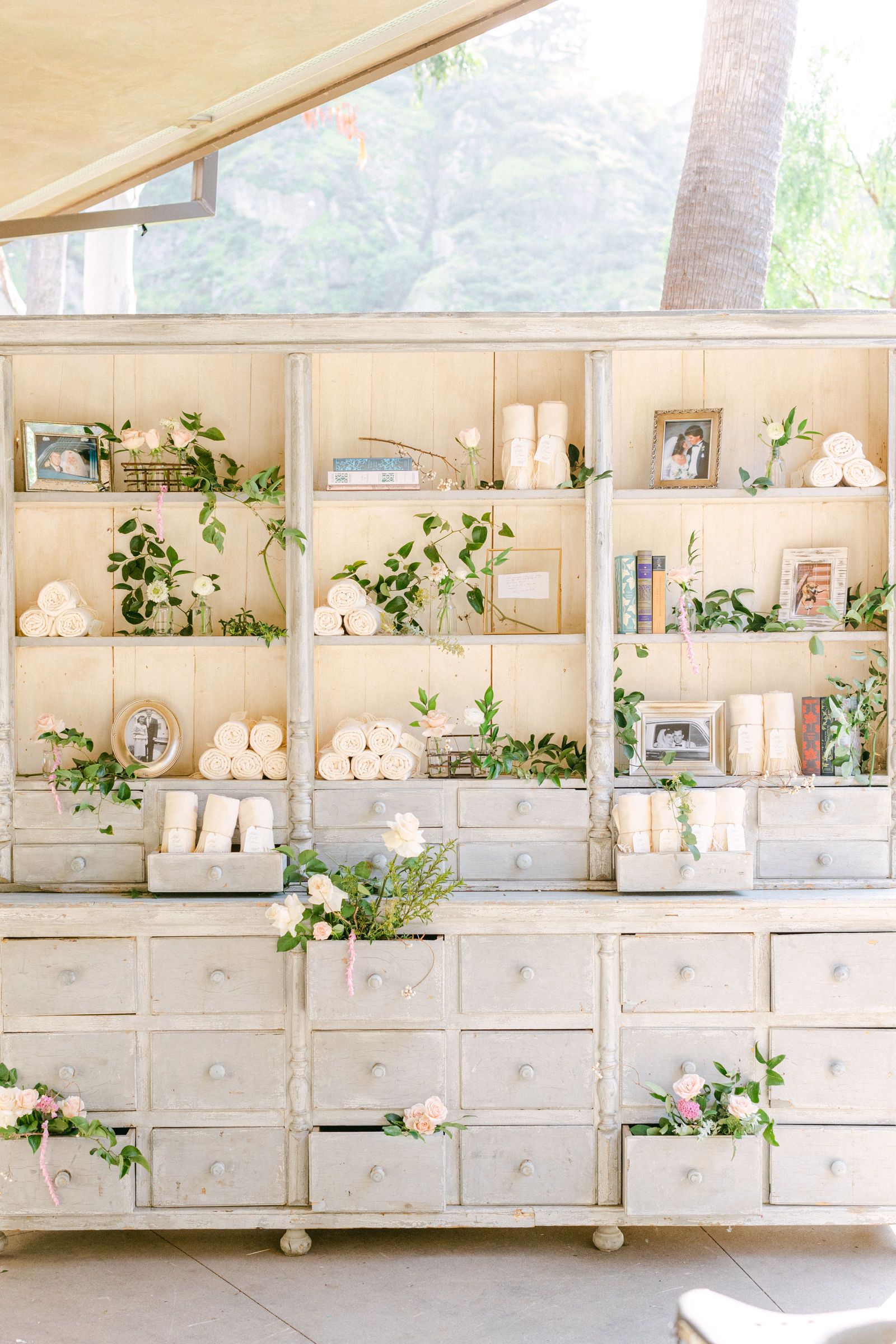 The escort card display, blush roses in a wooden box