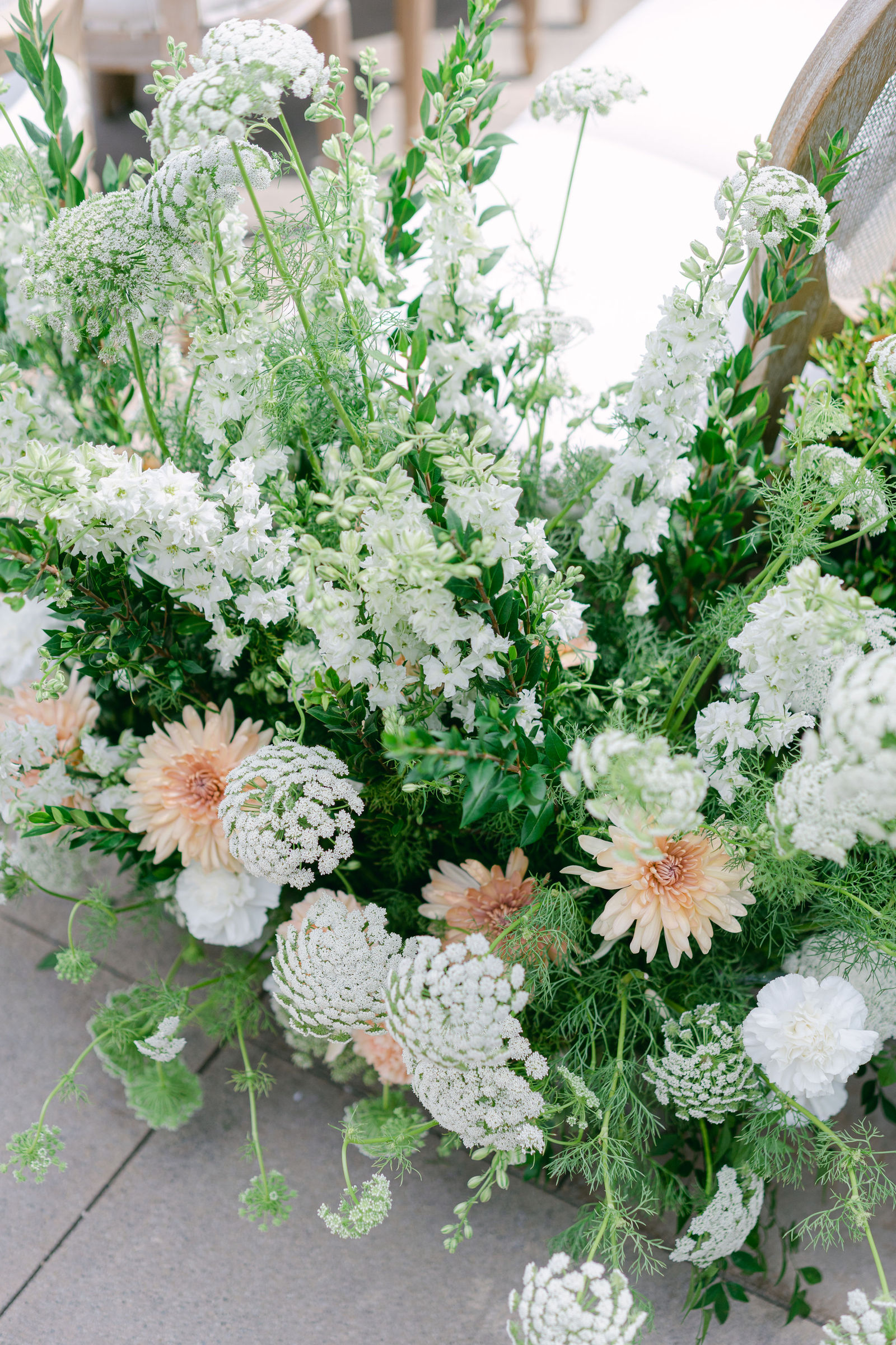 Garden roses, dahlias and stock in the ceremony arrangements