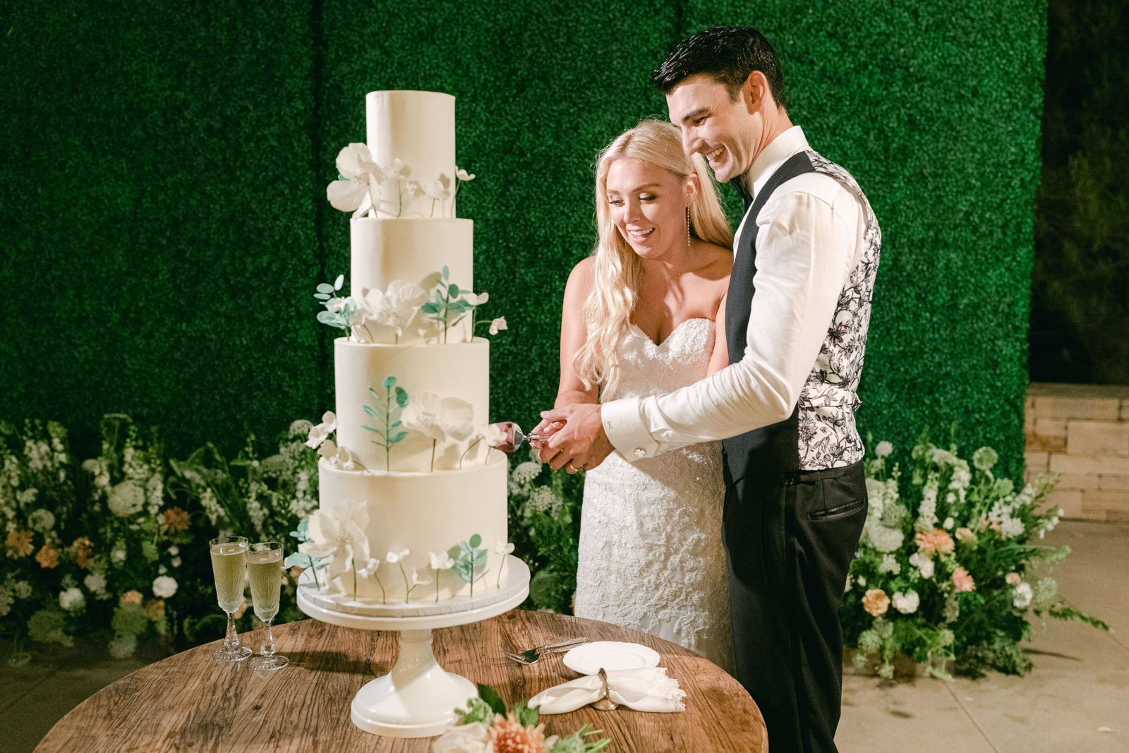 Cutting the cake, garden roses down the tiers