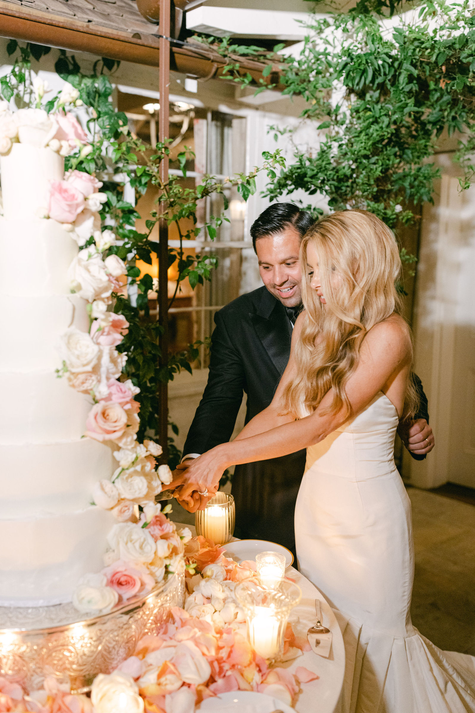 Cutting the cake by candlelight