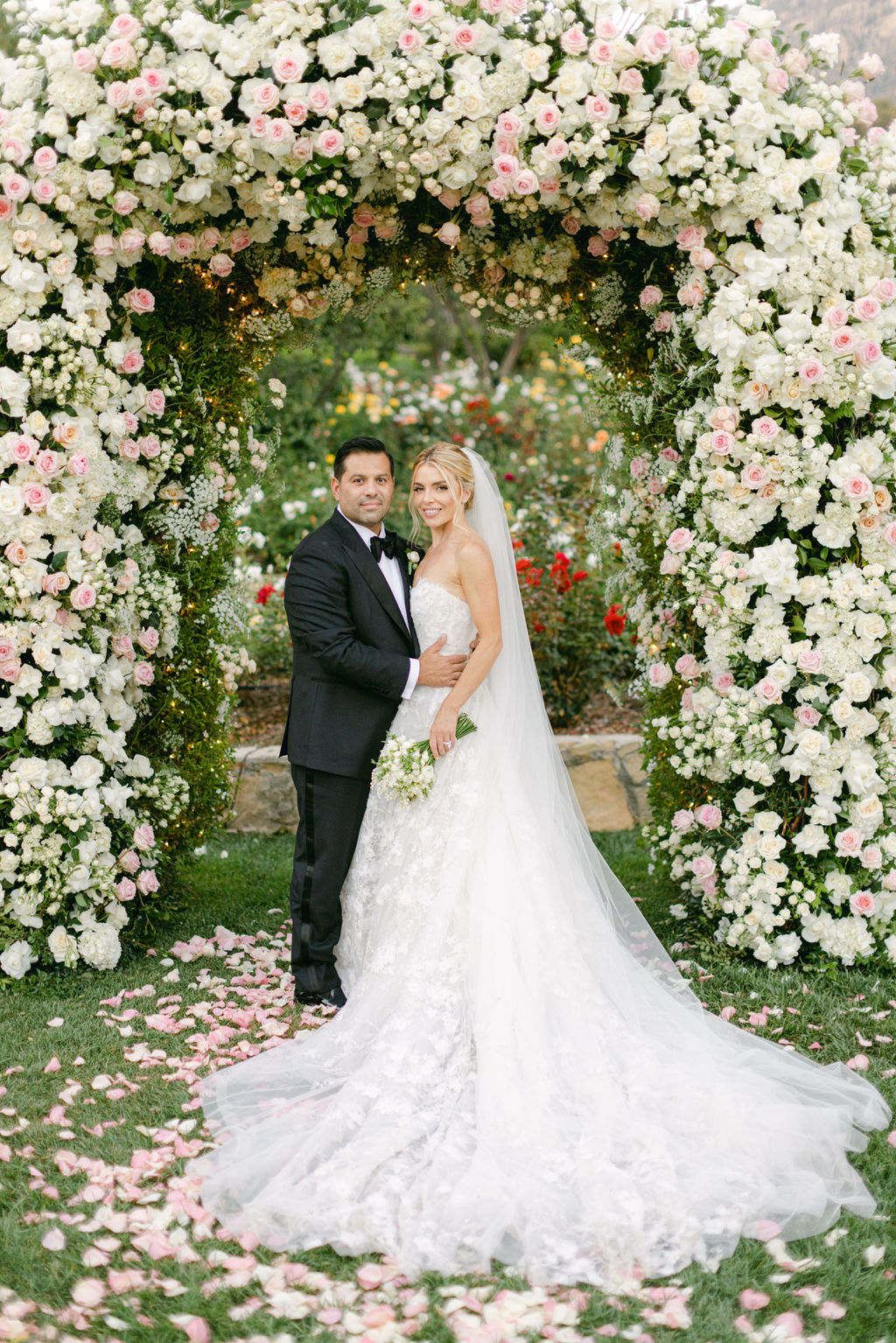 An embrace at the rose arch