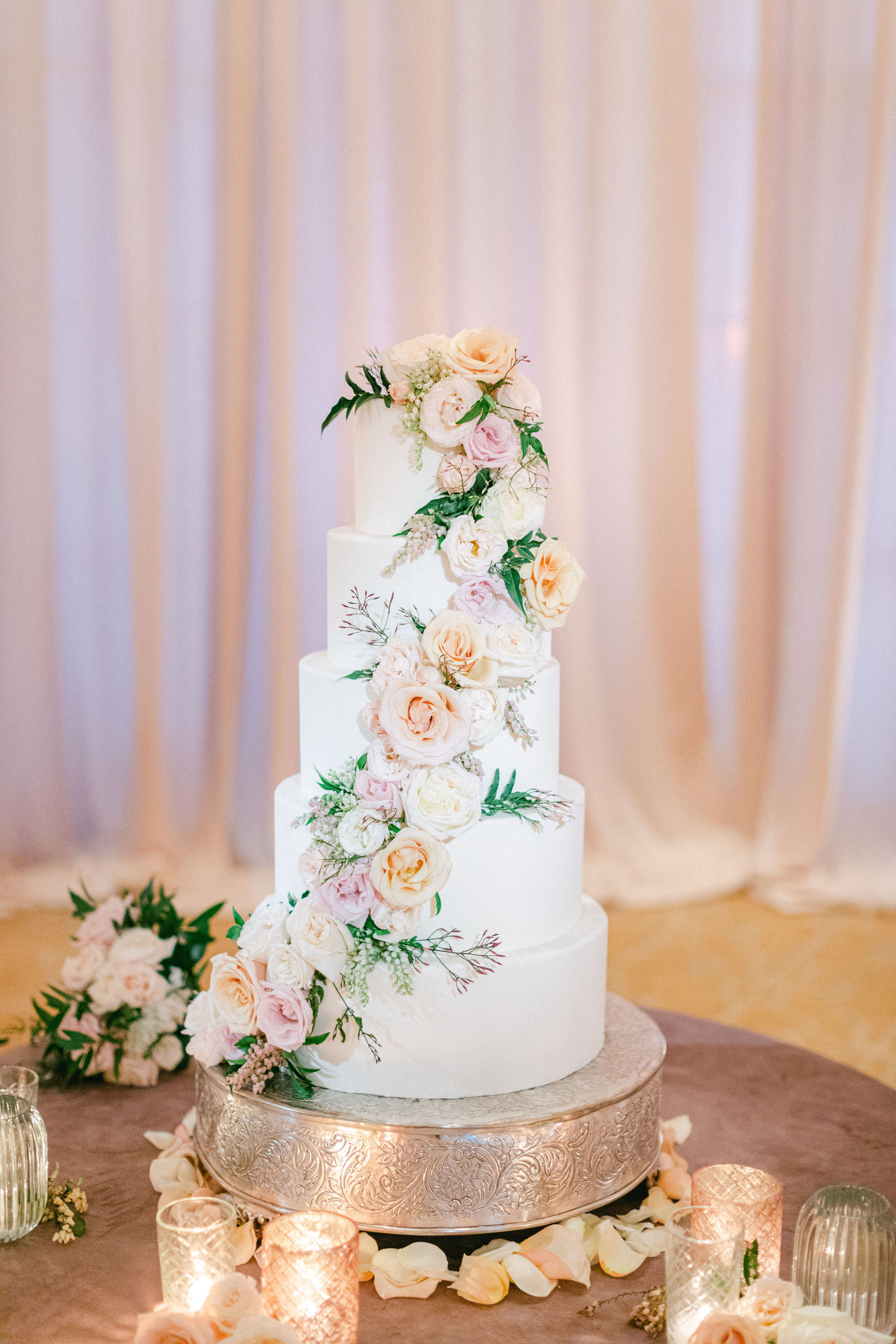 The wedding cake trailing garden roses